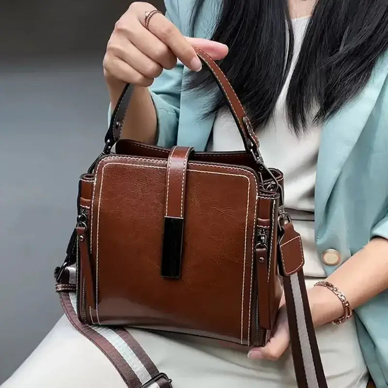 Elegante bolso bandolera de piel auténtica