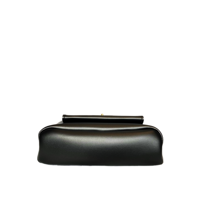 Bolso vintage con cierre de beso: el imprescindible retro chic de Grace