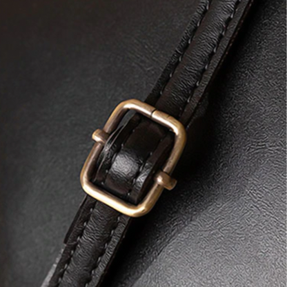 Bolso vintage con cierre de beso: el imprescindible retro chic de Grace