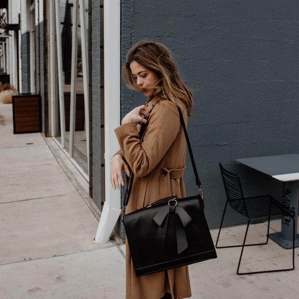 Elegante bolso satchel con pajarita de Grace