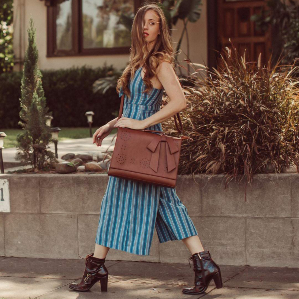 Elegante bolso satchel con pajarita de Grace