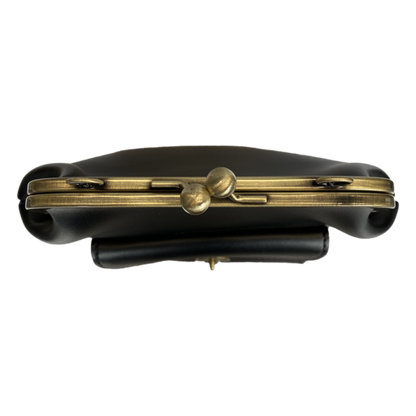 Bolso vintage con cierre de beso: el imprescindible retro chic de Grace