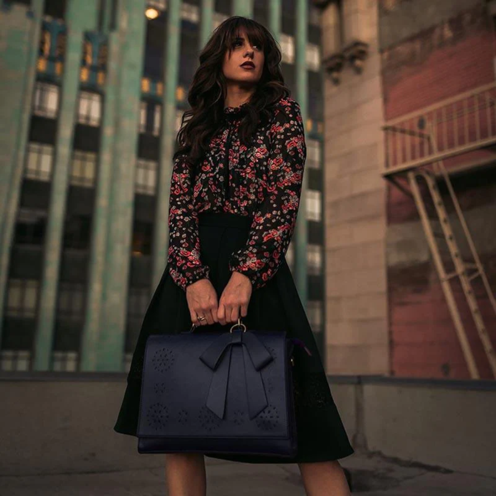 Elegante bolso satchel con pajarita de Grace